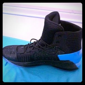 Under armor Sneakers! Brand new!! Never worn!